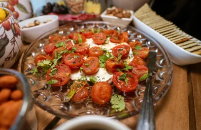 image for article:Understanding Food Noise and Emotional Eating: Finding Peace with Food